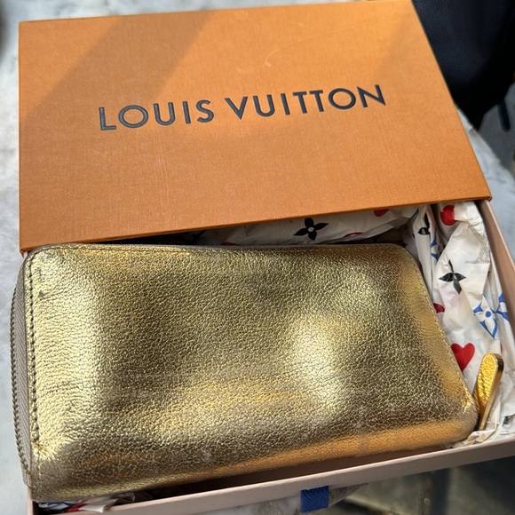 Louis Vuitton Gold Suhali Zippy Wallet 100% Authentic - Picture 4 of 17